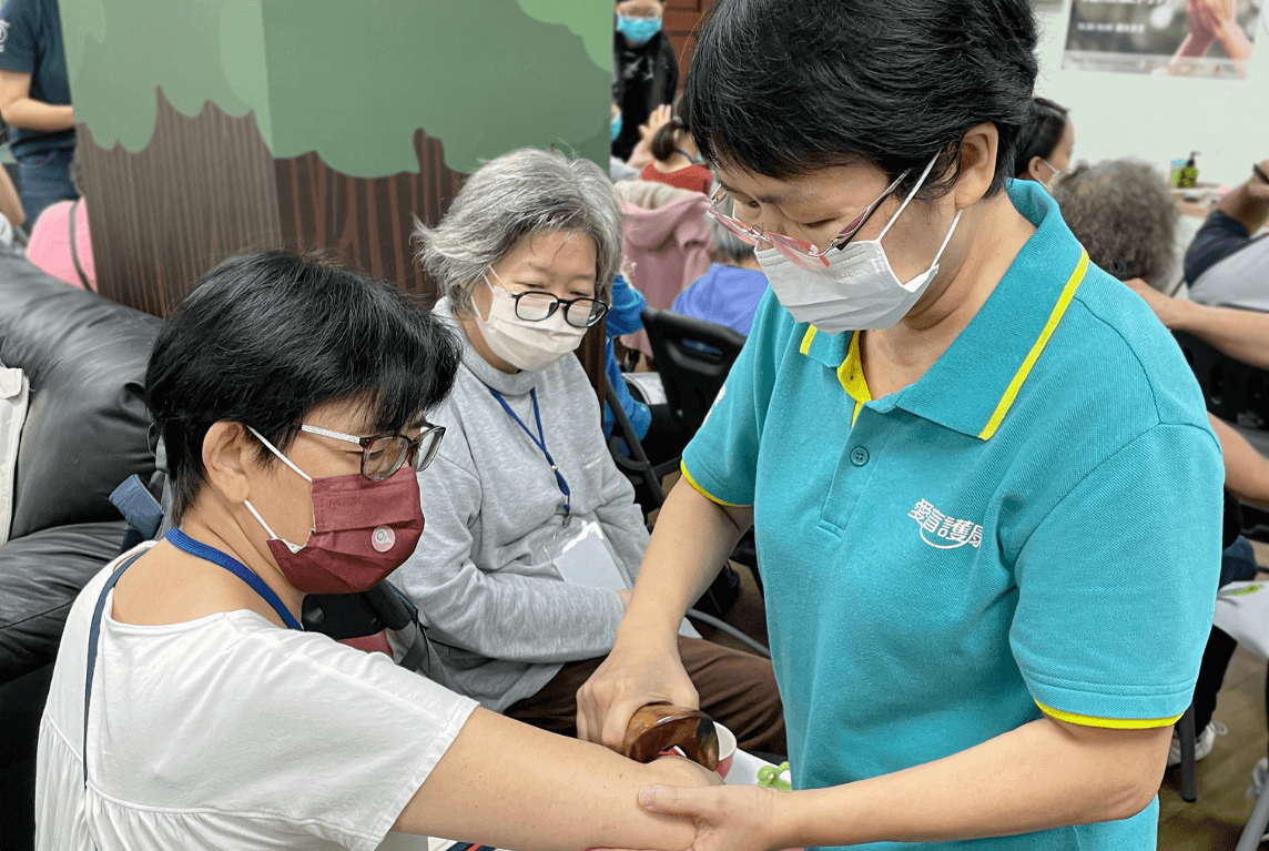 The Missing Corner of Society AROMASE’s Commitment to Caregivers AROMASE CSR (2)